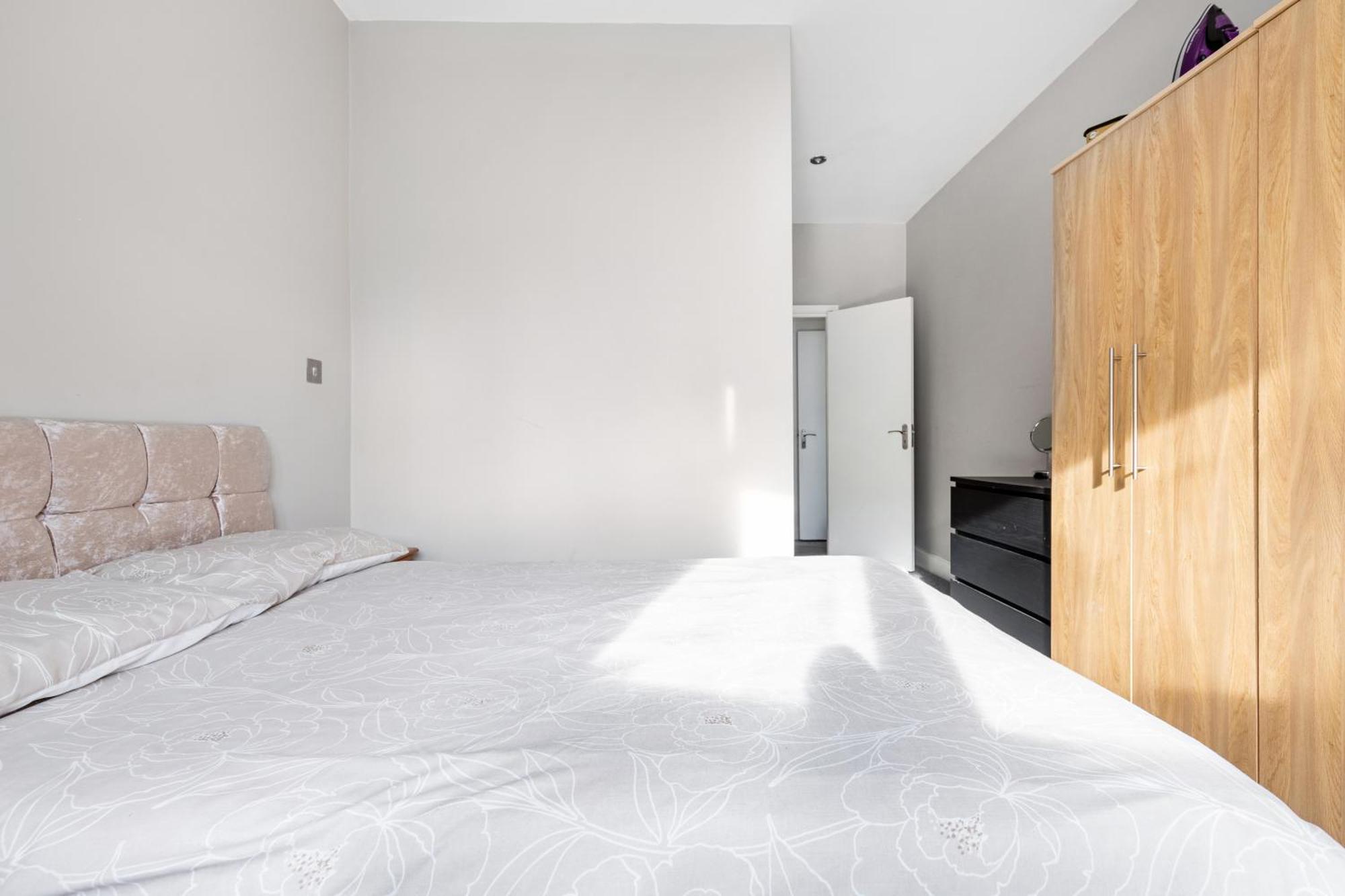 Appartement Spacious 2 Bed 2 Bath With Free Parking For 2 Cars And Underground Station Zone 2 For Quick Access To Central Up To 10 Guests